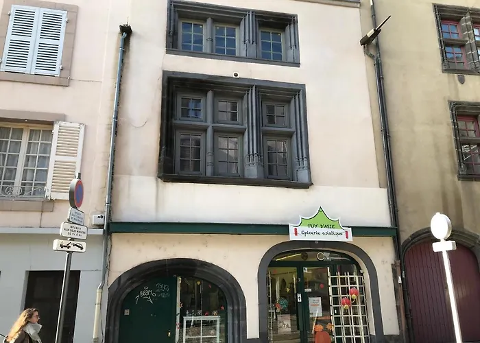 3 Chambres En Lit Double, 6 Personnes, Dans Appartement Entierement Renove, 70 M2 , Wifi,Climatisation, Tres Calme , Tout Equipe,Lit Bebe