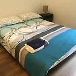 3 chambres en lit double, 6 personnes, dans appartement entièrement rénové, 70 m2 , WIFI,Climatisation, très calme , tout équipé,lit bébé