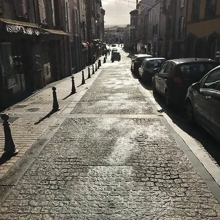 3 En Lit Double, 6 Personnes, Dans Entièrement Rénové, 70 M2 , Wifi,climatisation, Très Calme , équipé,lit Bébé * Clermont-Ferrand