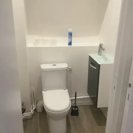 3 En Lit Double, 6 Personnes, Dans Entièrement Rénové, 70 M2 , Wifi,climatisation, Très Calme , équipé,lit Bébé *