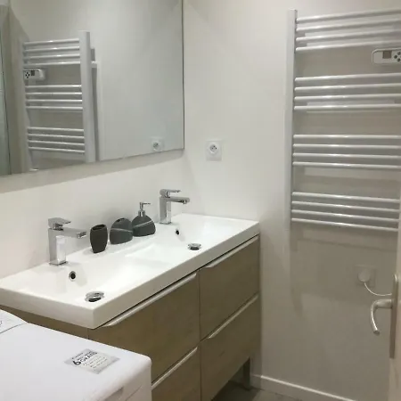 3 En Lit Double, 6 Personnes, Dans Entièrement Rénové, 70 M2 , Wifi,climatisation, Très Calme , équipé,lit Bébé Appartement Clermont-Ferrand