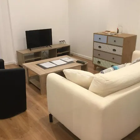 3 En Lit Double, 6 Personnes, Dans Entièrement Rénové, 70 M2 , Wifi,climatisation, Très Calme , équipé,lit Bébé Appartement *