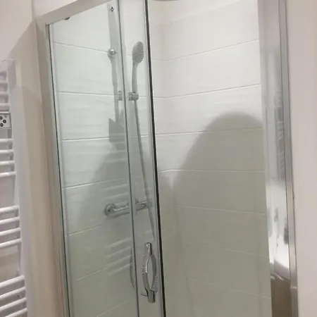 Appartement 3 En Lit Double, 6 Personnes, Dans Entièrement Rénové, 70 M2 , Wifi,climatisation, Très Calme , équipé,lit Bébé *